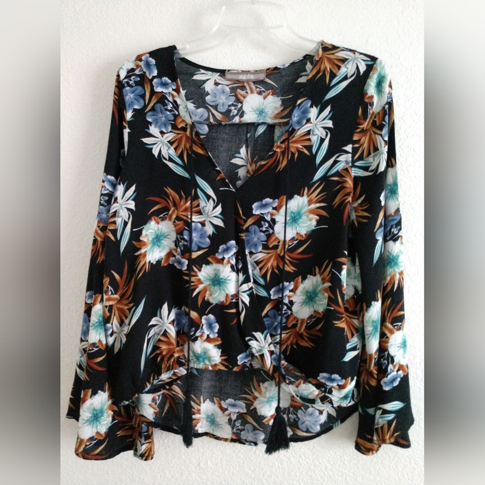 Addie Black Floral CROPPED CROP Shirt Hawaiian V Neck Surplice Small Chest 32"